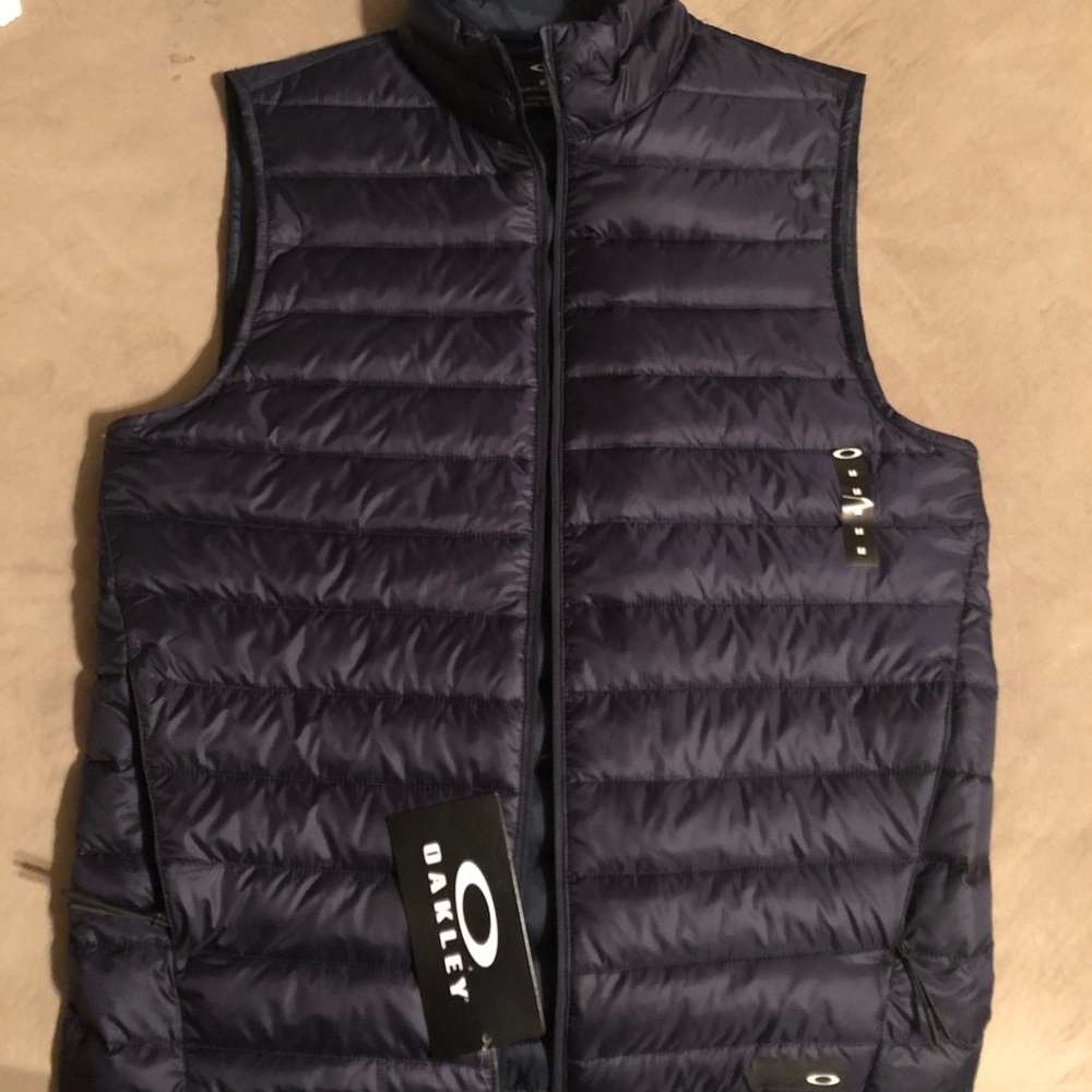 Oakley Puffer Vest Navy Size Medium NWT